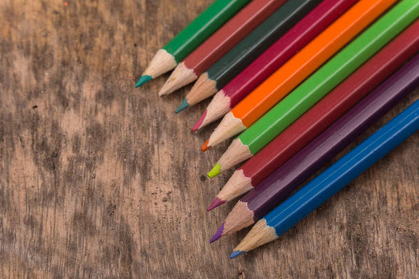 Drewniane kolorowe ołówki - Zdjęcie, obraz