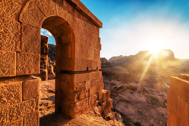 Ancienne ville Petra au coucher du soleil. Jordanie - Photo, image