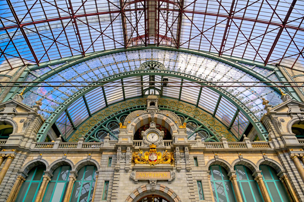 The interior of the Antwerp (Antwerpen), Belgium railway station. - Photo, Image