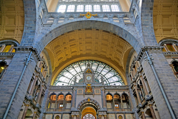 The interior of the Antwerp (Antwerpen), Belgium railway station. - Photo, Image