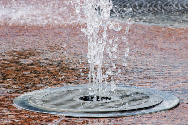 Spray d'eau de la fontaine gros plan
 - Photo, image