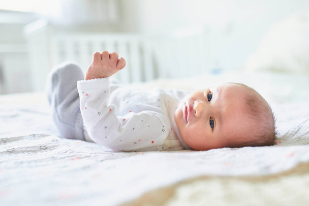 Newborn baby girl at home - Valokuva, kuva
