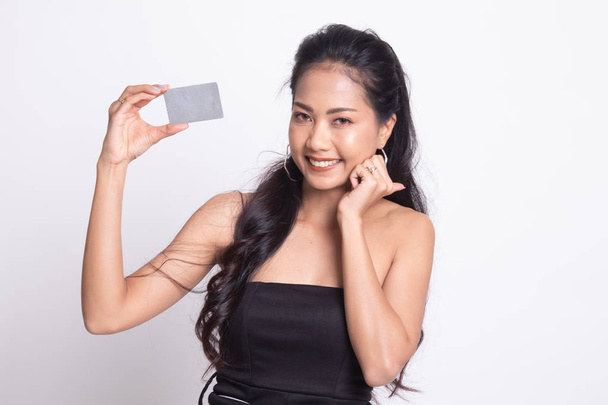 Happy young Asian woman with a blank card. - Valokuva, kuva