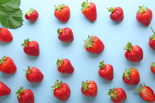 Sweet ripe strawberry on color background - 写真・画像