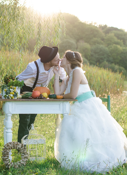 nevěsta a ženich ve svatební den - Fotografie, Obrázek