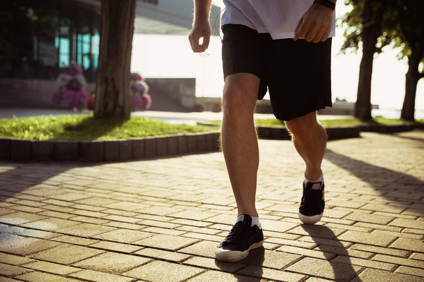 Senior man as runner with armband or fitness tracker at the citys street - Foto, Imagem