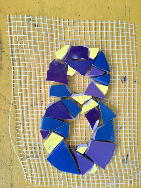 Números oito e um com mosaico, morcego azulejo colorido
 - Foto, Imagem