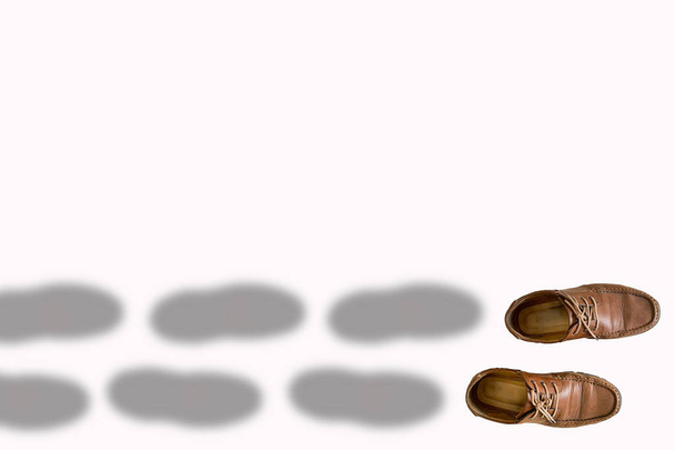 Staré hnědé kožené boty izolované - Fotografie, Obrázek
