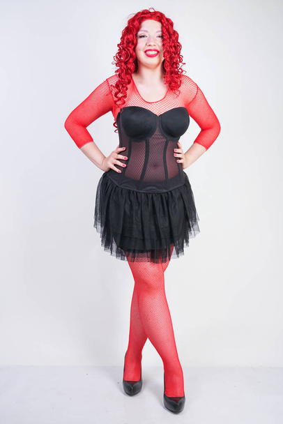 Portret rudowłosy seksowny kobieta ubrany czarny gorset - Zdjęcie, obraz