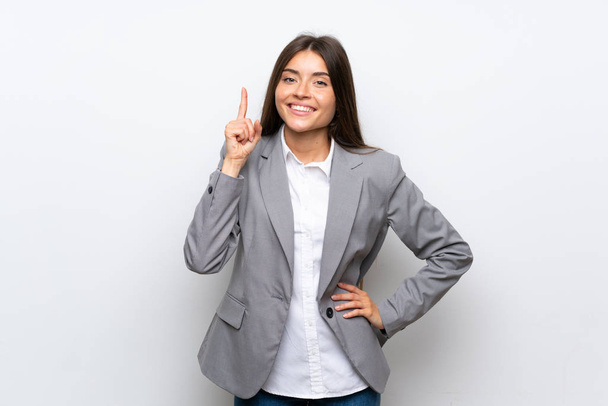 Jeune femme d'affaires sur fond blanc isolé montrant et levant un doigt en signe du meilleur
 - Photo, image