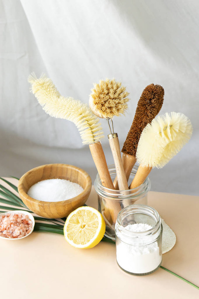 naturalne ekologiczne narzędzia do czyszczenia domowych - Zdjęcie, obraz