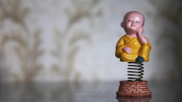 Deze swingende lente speelgoed van denken monnik Kid, geeft plezier om kijker en is het meest geschikt voor achtergrond sjabloon voor video-einde titels - Video