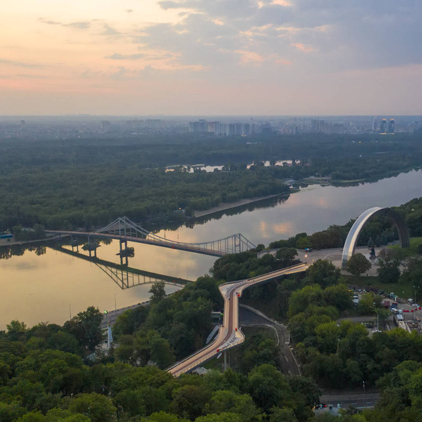 Letecký pohled. Most pro pěší v Kyjevě - Fotografie, Obrázek