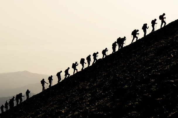 ορειβατική δραστηριότητα και μια αρμονική ομάδα - Φωτογραφία, εικόνα