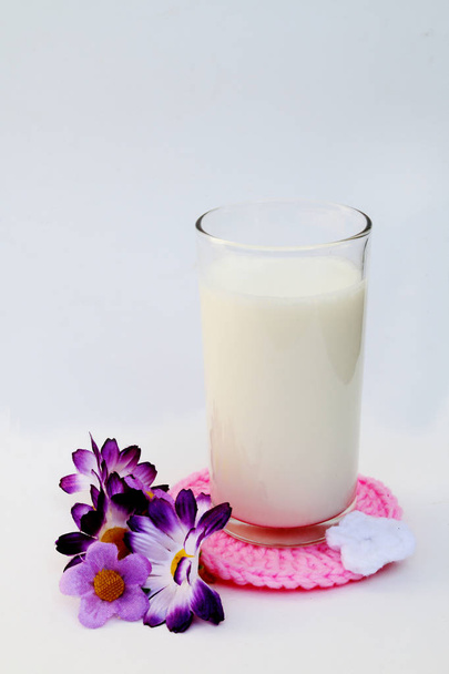 glass of milk 2 - Foto, afbeelding