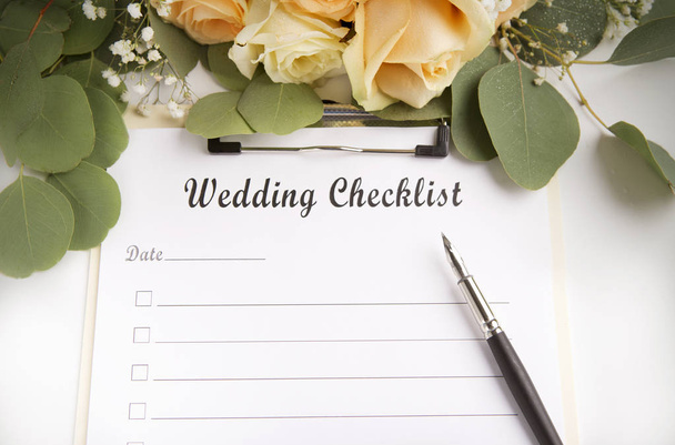 Kontrolní seznam svatebních plánů s prázdným prostorem a růžemi - Fotografie, Obrázek