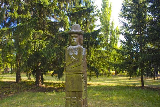 Rekonstrukce Zbruchovy Idol-pohanské pilíře-socha v muzeu pod širým nebem folkové architektury a života středního Dnieper v Pereyaslav-Khmelnitském, Ukrajina - Fotografie, Obrázek