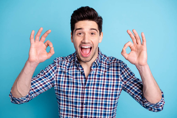 Portrait cute funny funky millennial scream shout reaction astonished impressed news incredible ads bristle good advise decide choose suggest feedback dressed checked outfit isolated blue background - Foto, imagen