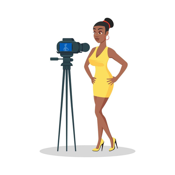 Mooie Afro-Amerikaanse meisje in Mini gele jurk staande voor camcorder. - Vector, afbeelding
