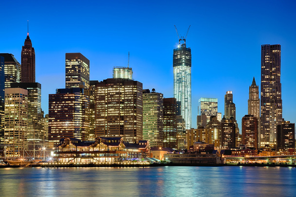 Нью-Йорк Центр города с башней Свободы
 - Фото, изображение