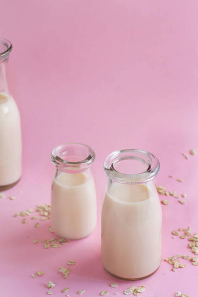 Mleko owsiane wegańskie, nie mleczarnia mleko alternatywnych - Zdjęcie, obraz
