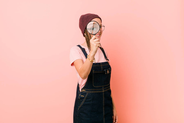 Cute caucasian teenager hipster student looking through magnifying glass - Foto, Bild