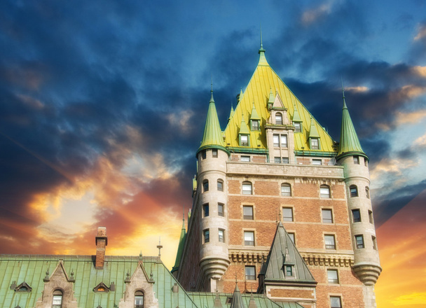 Kasteel van Quebec city, canada. mooie hemel over chateau de fronte - Foto, afbeelding