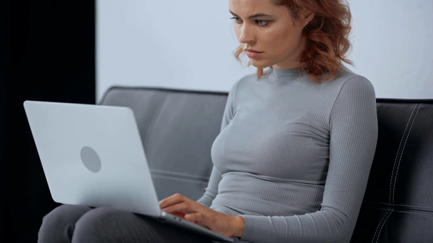 beautiful and curly woman using laptop  - Záběry, video