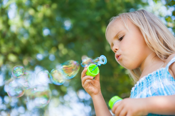 little girl with soap bubbles - Foto, Imagem