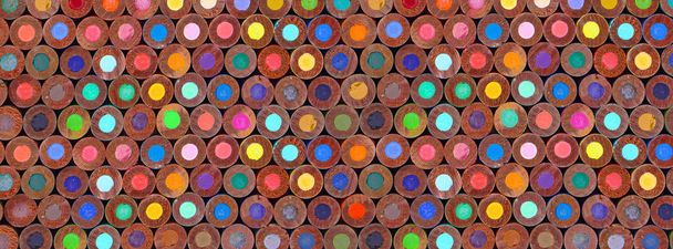 Χρωματιστά μολύβια απομονώθηκαν πίσω στο σχολείο δωρεάν εγγραφή περιοχή όλα τα χρώματα κύκλοι - Φωτογραφία, εικόνα