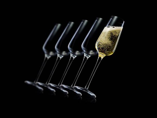 Luxus pezsgőszemüveg szett izolálon fekete alapon - Fotó, kép
