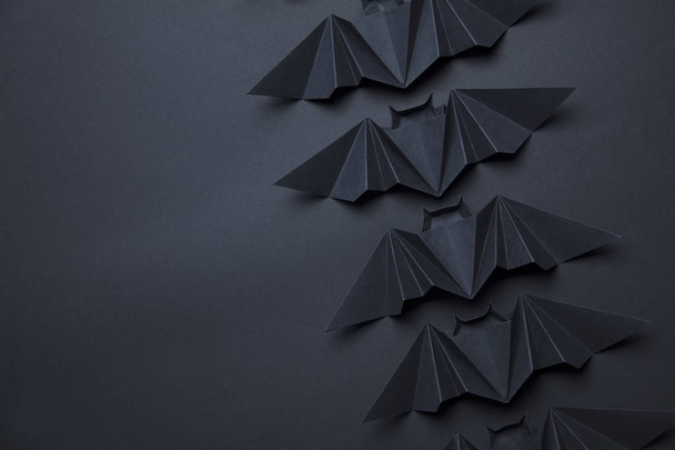 Halloween spooky dracula bats background made from origami - Foto, afbeelding
