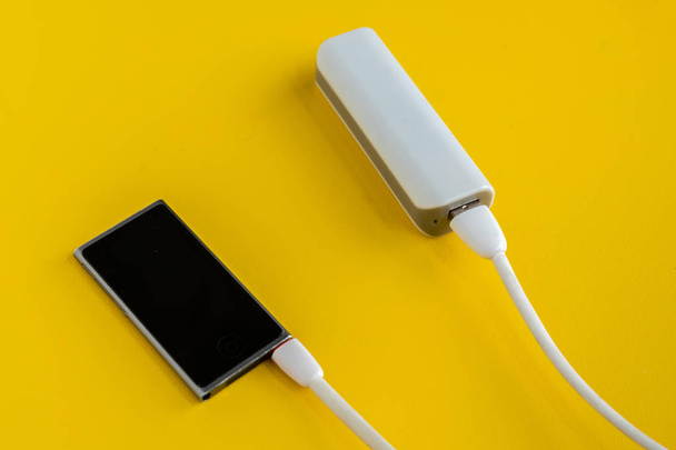 powerbank charger le smartphone moderne ou nouveau gadget
 - Photo, image