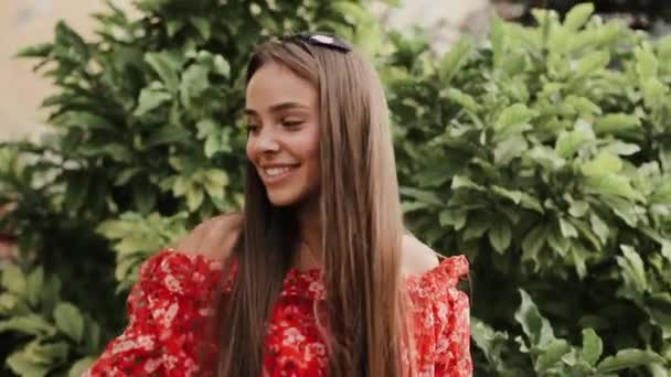 Charming Girl Having Fun On Street Of Old Town On Happy Day. - Materiał filmowy, wideo