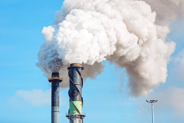 Pollution par la fumée d'une usine de sucre
 - Photo, image
