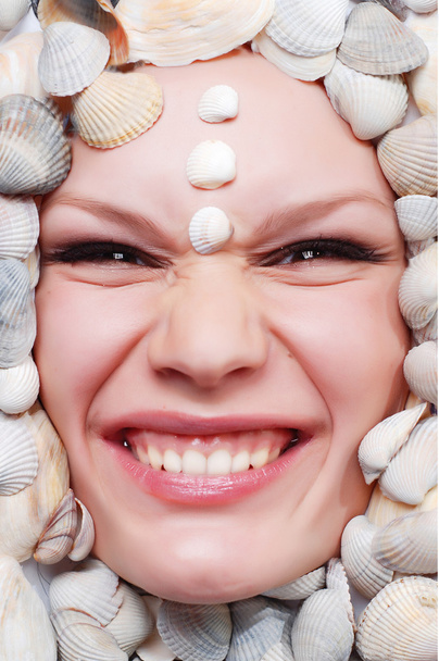 Женское лицо с раковиной
 - Фото, изображение