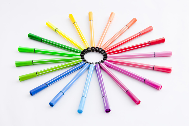 Circle of Colored Pens - 写真・画像