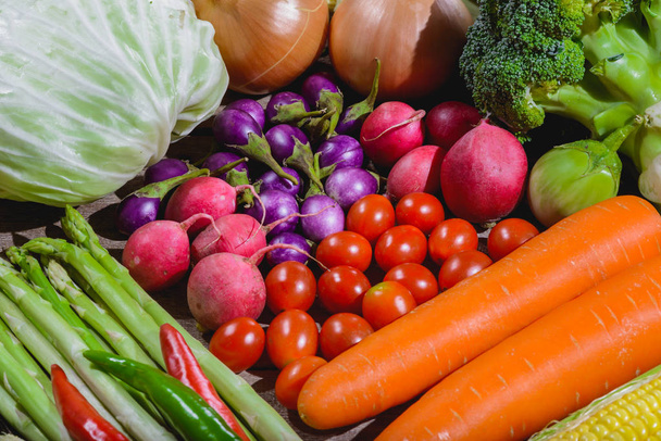 Fondo de alimentos frescos sabrosos y saludables verduras varis son o
 - Foto, Imagen