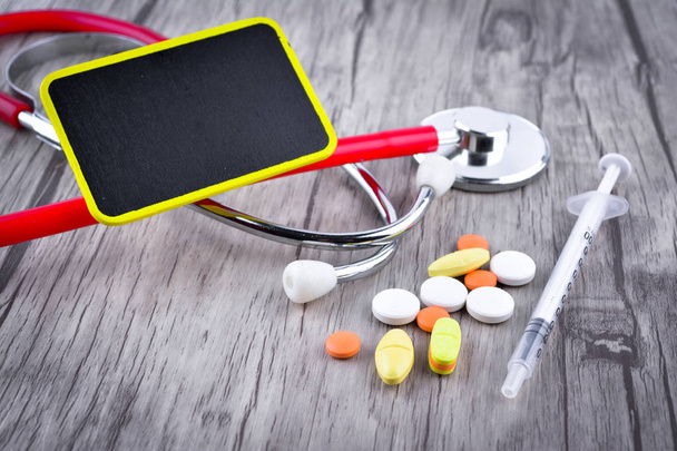 Pills, Syringe and Stethoscope - Φωτογραφία, εικόνα