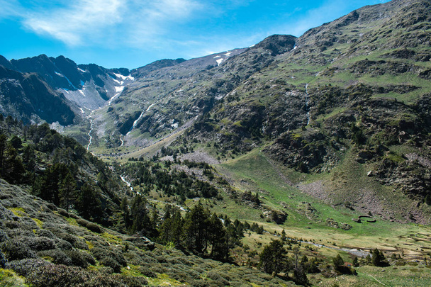 Nádherné krajinné hory v létě v Parc Natural del Comapedrosa, Andorry - Fotografie, Obrázek