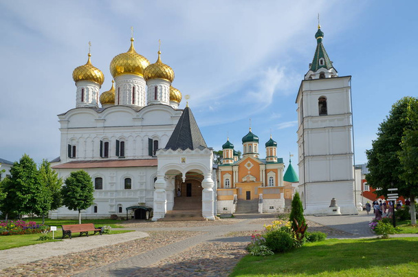 Trinity Cathedral, the Cathedral of the Nativity of the blessed virgin and the belfry in the Holy Trinity Ipatiev monastery. Kostroma, Yaroslavl region, Russia. The Golden ring of Russia - Valokuva, kuva
