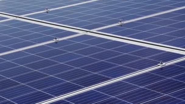 Horizontal solar panel modules for alternative energy production. Solar power station. - Filmati, video