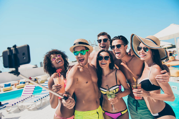 Six friends hanging out enjoying best company drinking ice cocktails making selfies - Photo, Image
