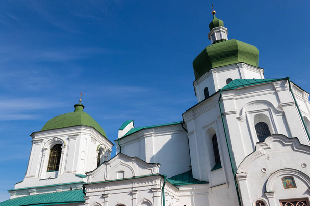 Church of St. Nicholas the Pristisk in the historical neighbourhood Podil in Kiev, Ukraine - Foto, immagini
