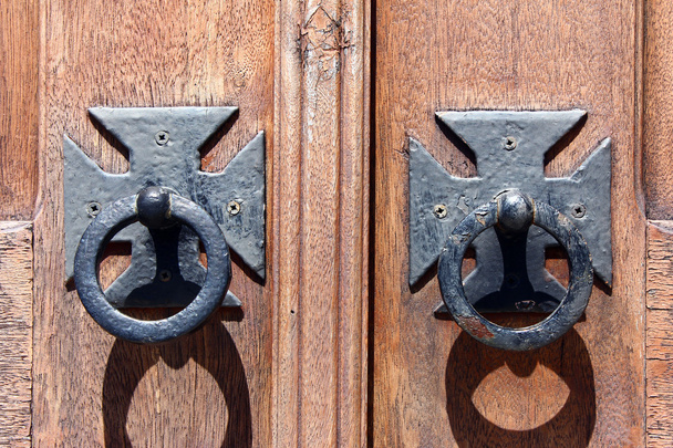 Detalhe de uma porta em Penamacor, Portugal
 - Foto, Imagem
