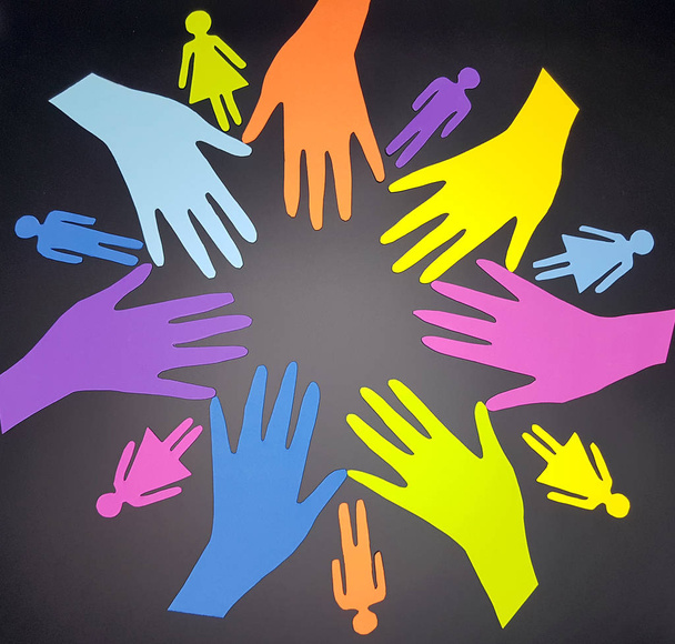 Journée internationale des droits de l'homme image pour l'égalité mondiale et la paix avec des empreintes de mains colorées, concept de diversité sociale. - Photo, image