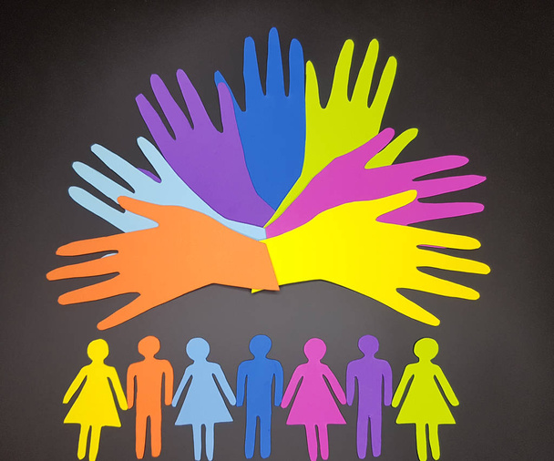 Διεθνής Ημέρα Ανθρωπίνων Δικαιωμάτων εικόνα για την παγκόσμια ισότητα και ειρήνη με πολύχρωμες εκτυπώσεις χεριών, έννοια της κοινωνικής ποικιλομορφίας. - Φωτογραφία, εικόνα