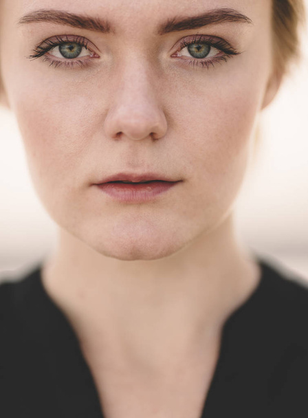 Portrait of young blond woman - Fotoğraf, Görsel