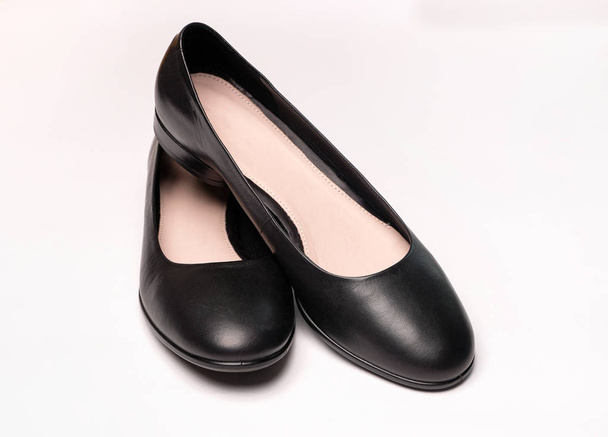 Female black leather ballet shoes - Φωτογραφία, εικόνα