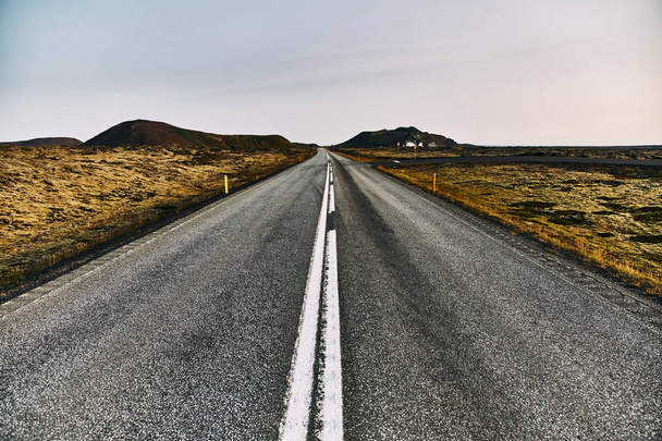 Belle route dans les paysages incroyables de l'Islande - Photo, image